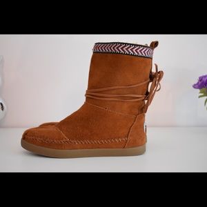 TOMS boots size 5